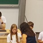 Uczennica podczas wręczania nagrody