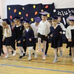 Uczniowie podczas występu