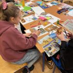 Uczniowie podczas pracy w grupach