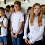 Uczniowie w sali gimnastycznej