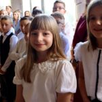 Uczniowie w sali gimnastycznej