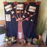 Jesienne drzewo czytelnicze – każda przeczytana książka jest na wagę liścia!